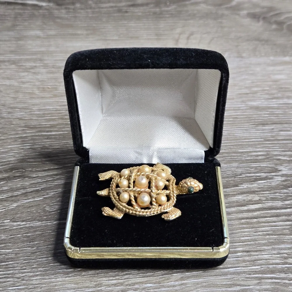 Vintage Turtle Brooch Pin Gold Tone Faux Pearl Green Eyes Figural 1.6